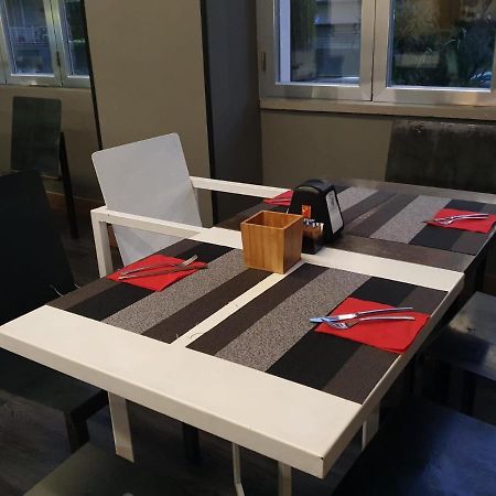 V99 Hotel Рим Экстерьер фото