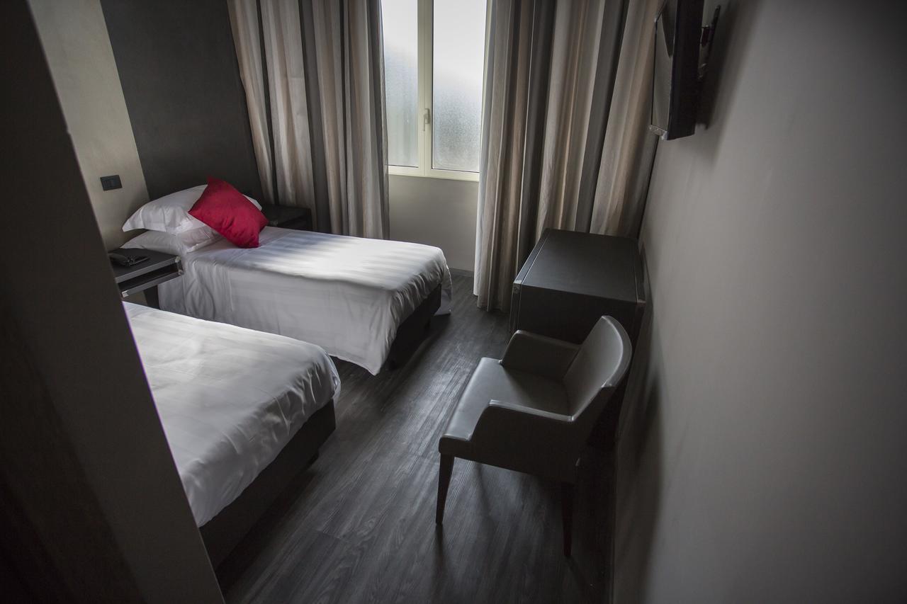 V99 Hotel Рим Экстерьер фото
