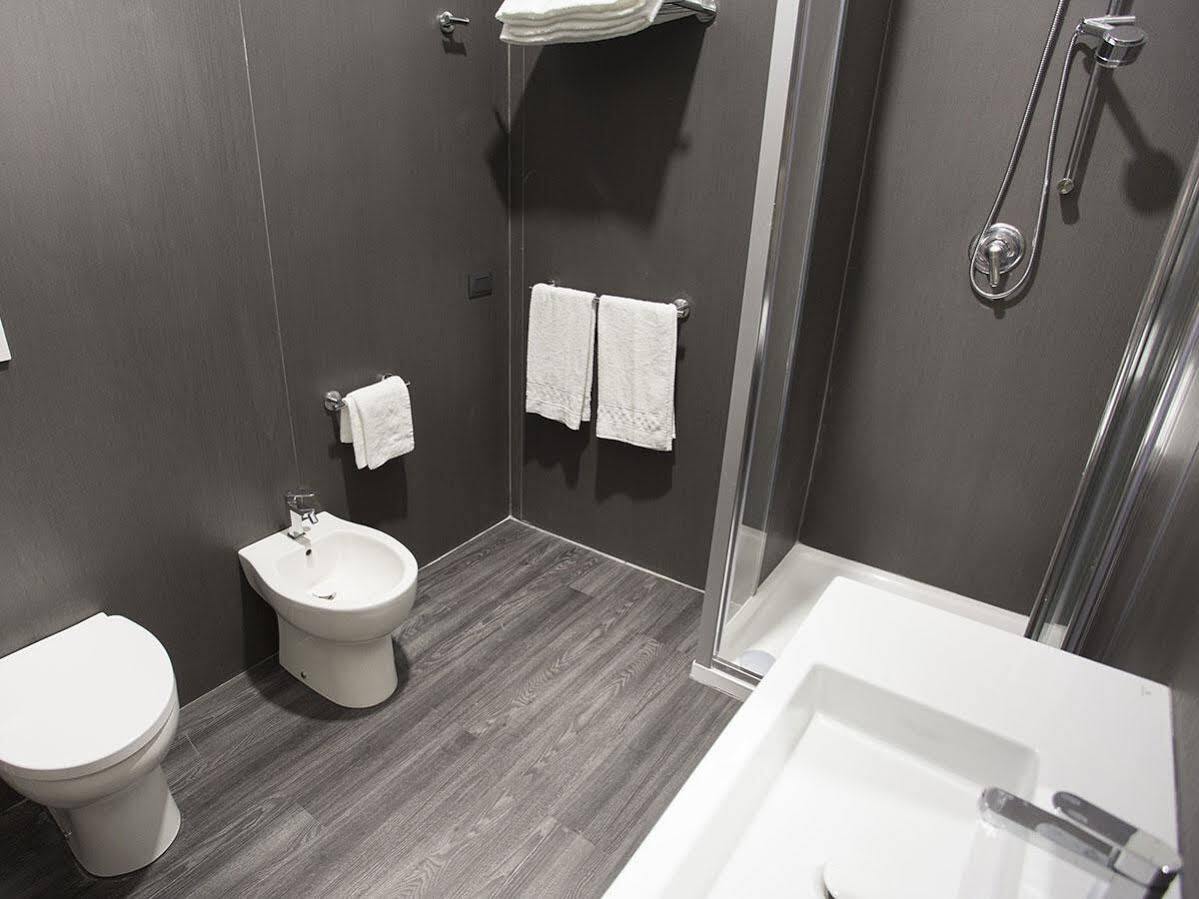V99 Hotel Рим Экстерьер фото