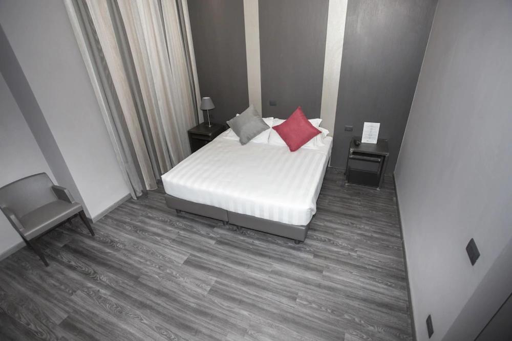 V99 Hotel Рим Экстерьер фото