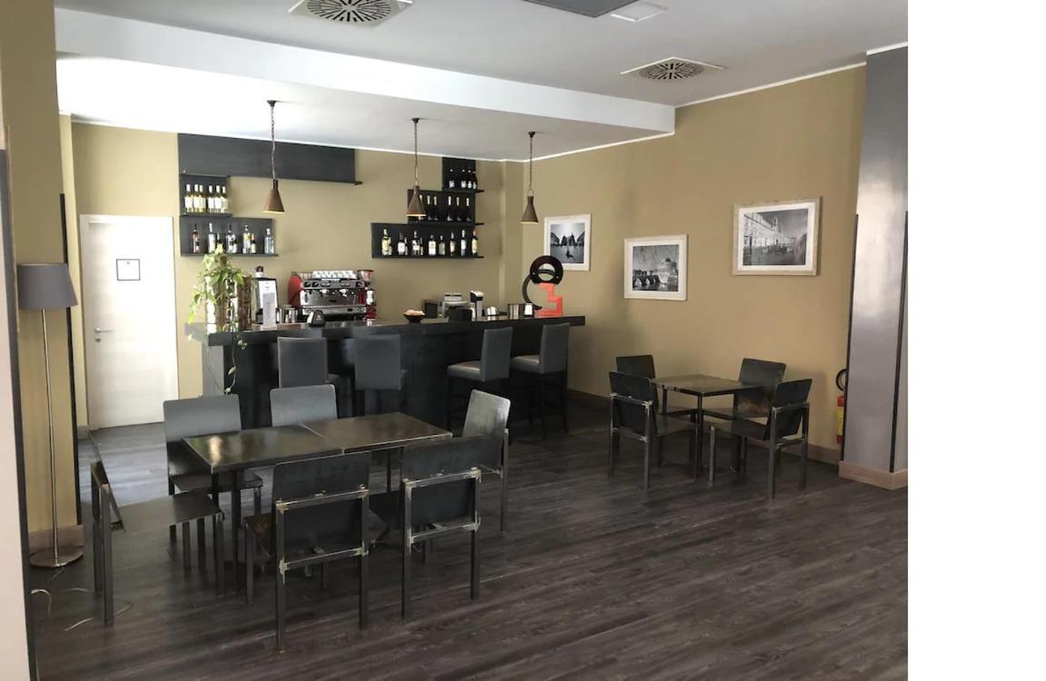 V99 Hotel Рим Экстерьер фото